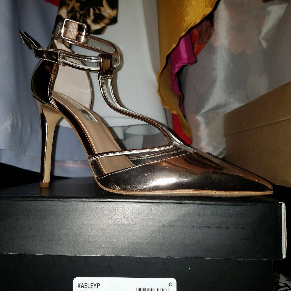 Shoes - Picture 2 of 8